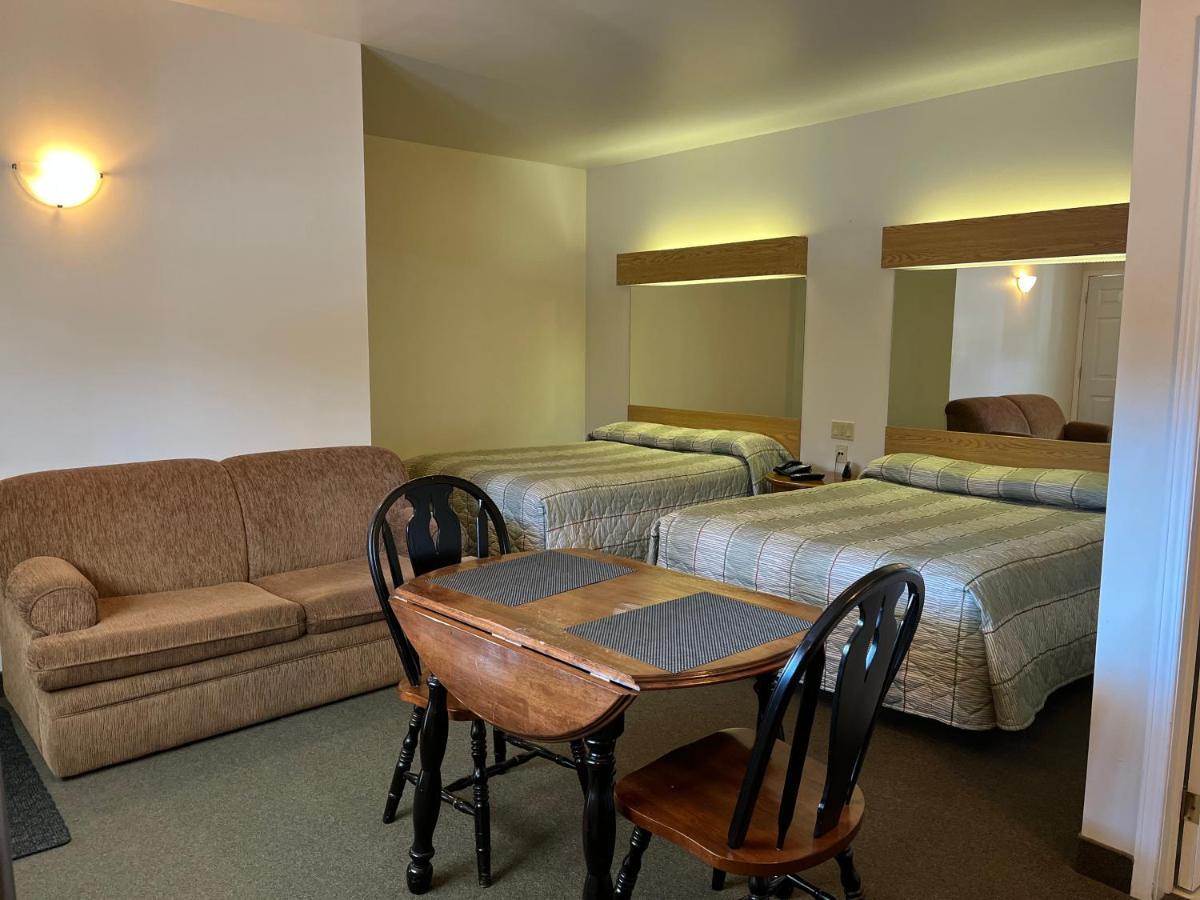 Calabogie Motor Inn エクステリア 写真