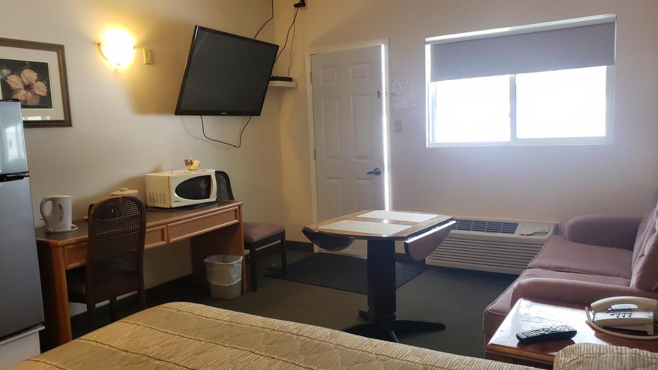 Calabogie Motor Inn エクステリア 写真