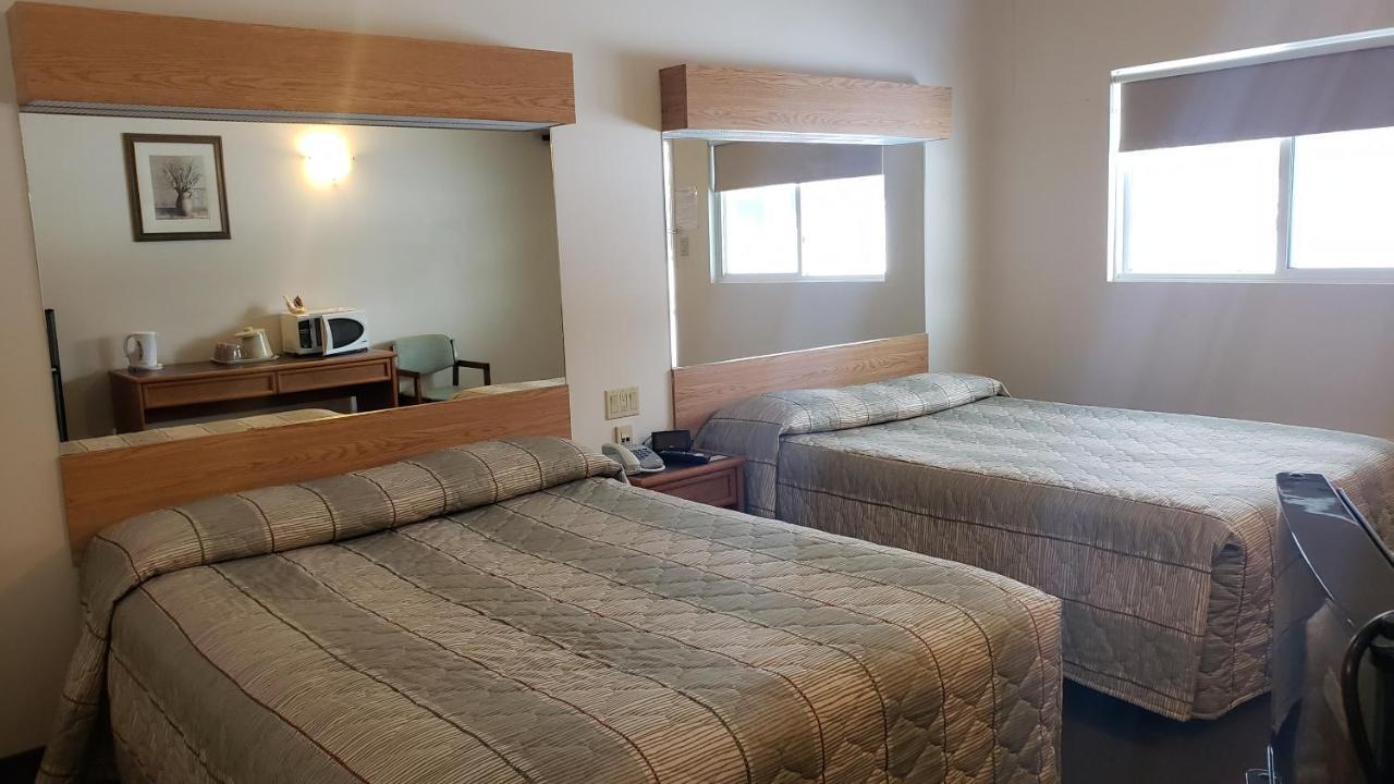 Calabogie Motor Inn エクステリア 写真