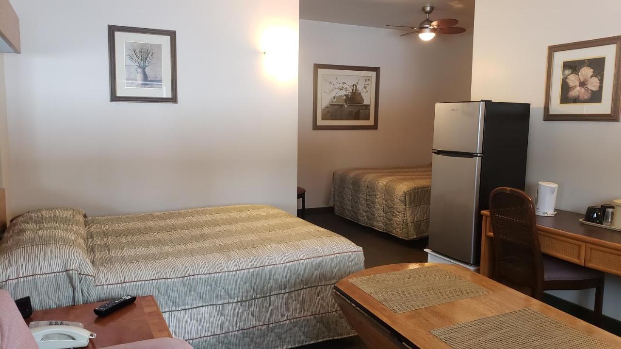 Calabogie Motor Inn エクステリア 写真
