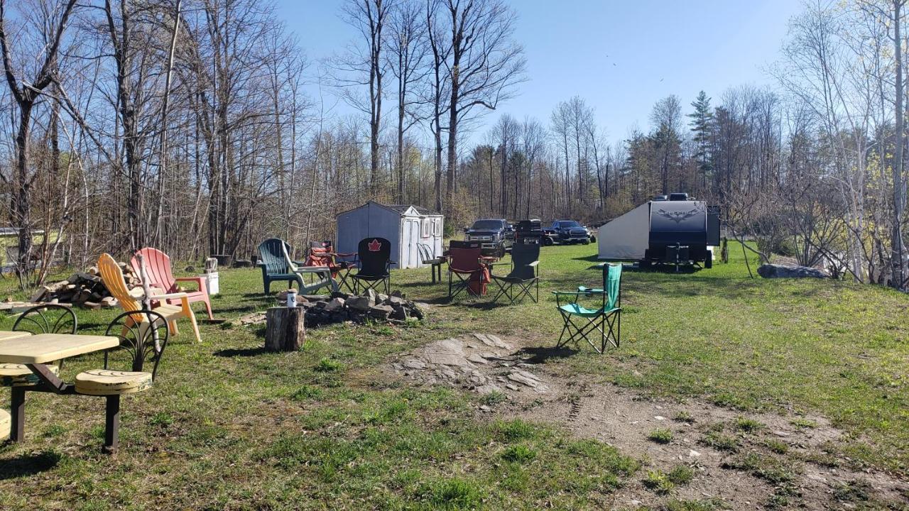 Calabogie Motor Inn エクステリア 写真