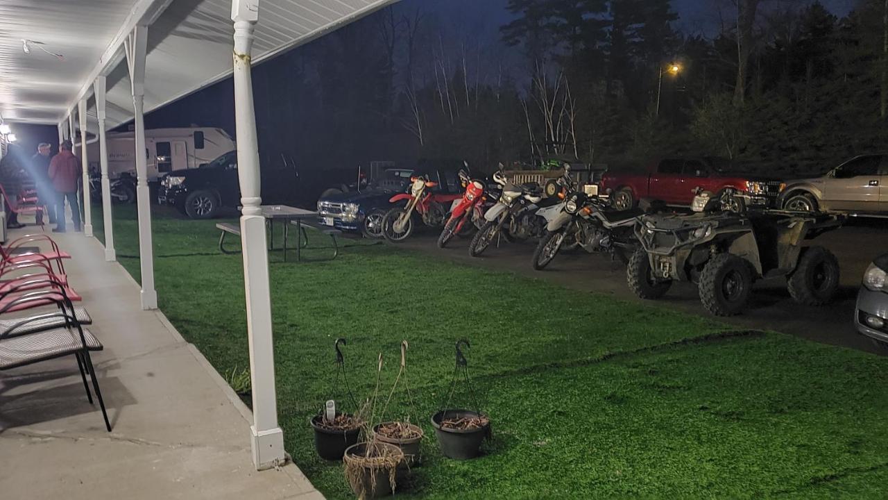 Calabogie Motor Inn エクステリア 写真