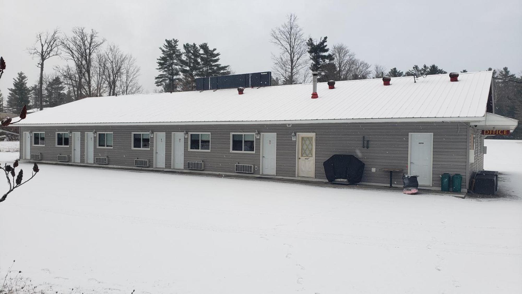 Calabogie Motor Inn エクステリア 写真