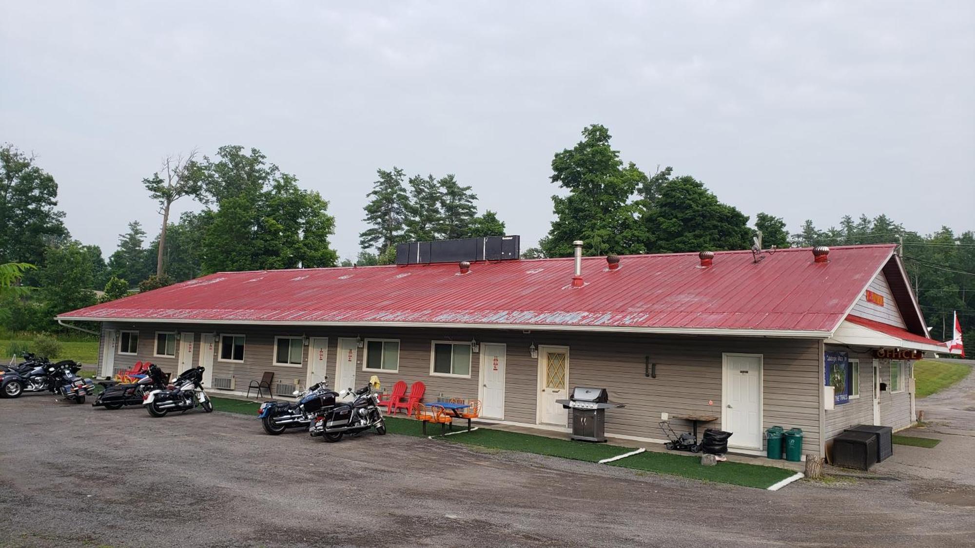 Calabogie Motor Inn エクステリア 写真