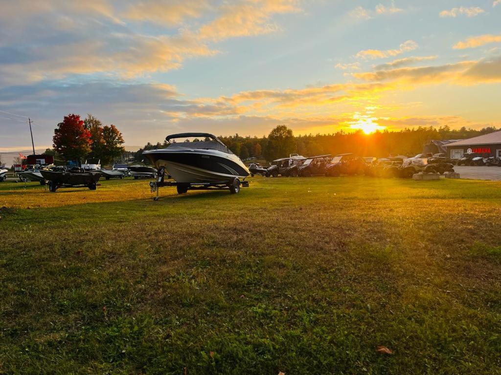 Calabogie Motor Inn エクステリア 写真