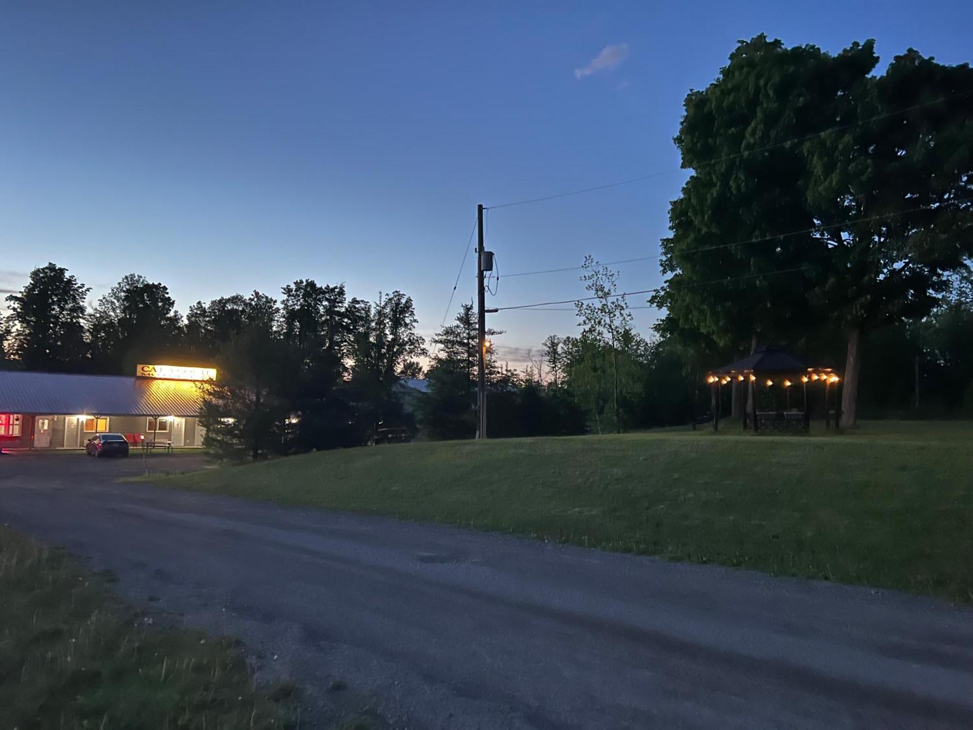 Calabogie Motor Inn エクステリア 写真
